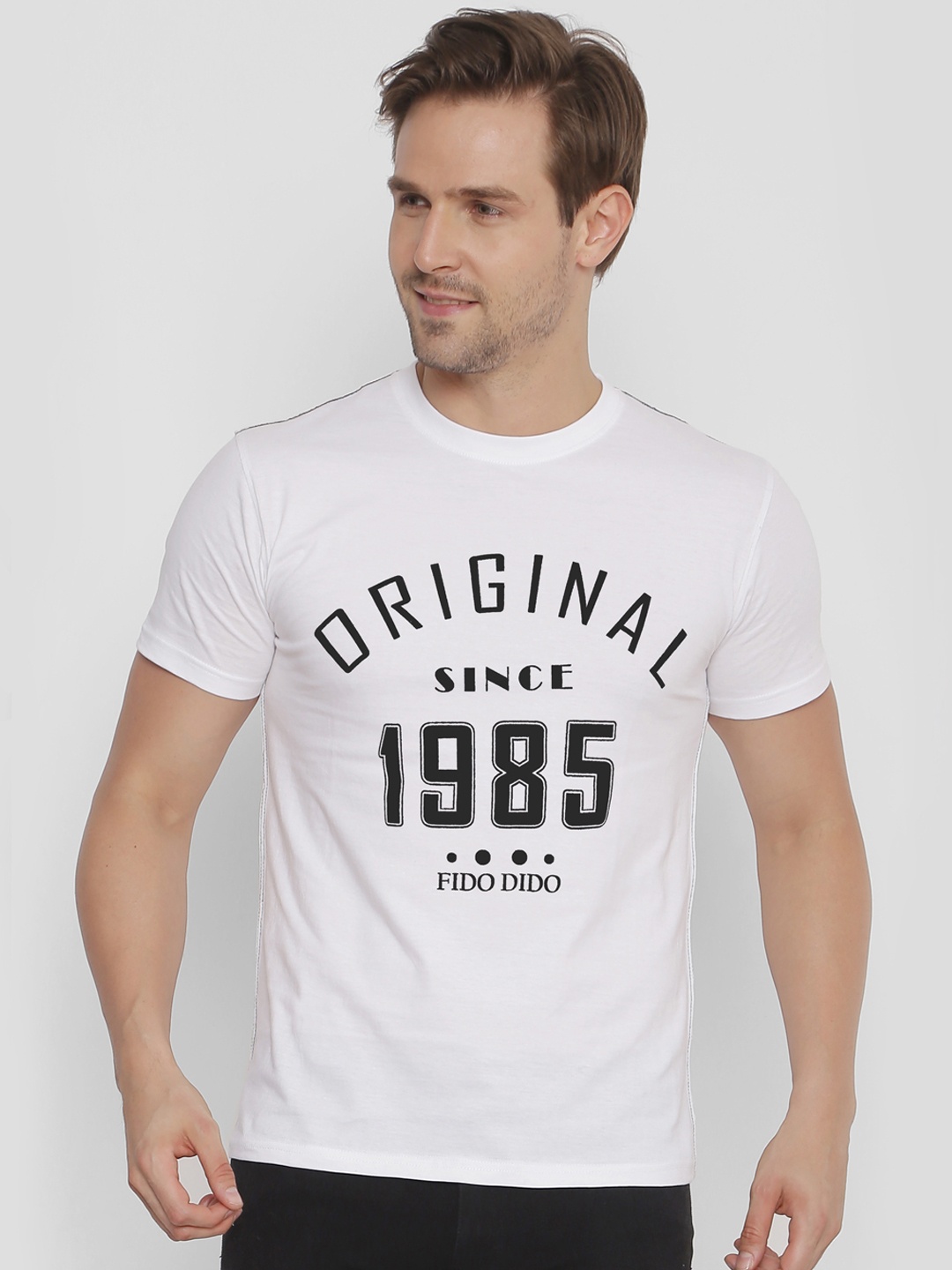 

FIDO DIDO Men White Printed Slim Fit Round Neck T-shirt