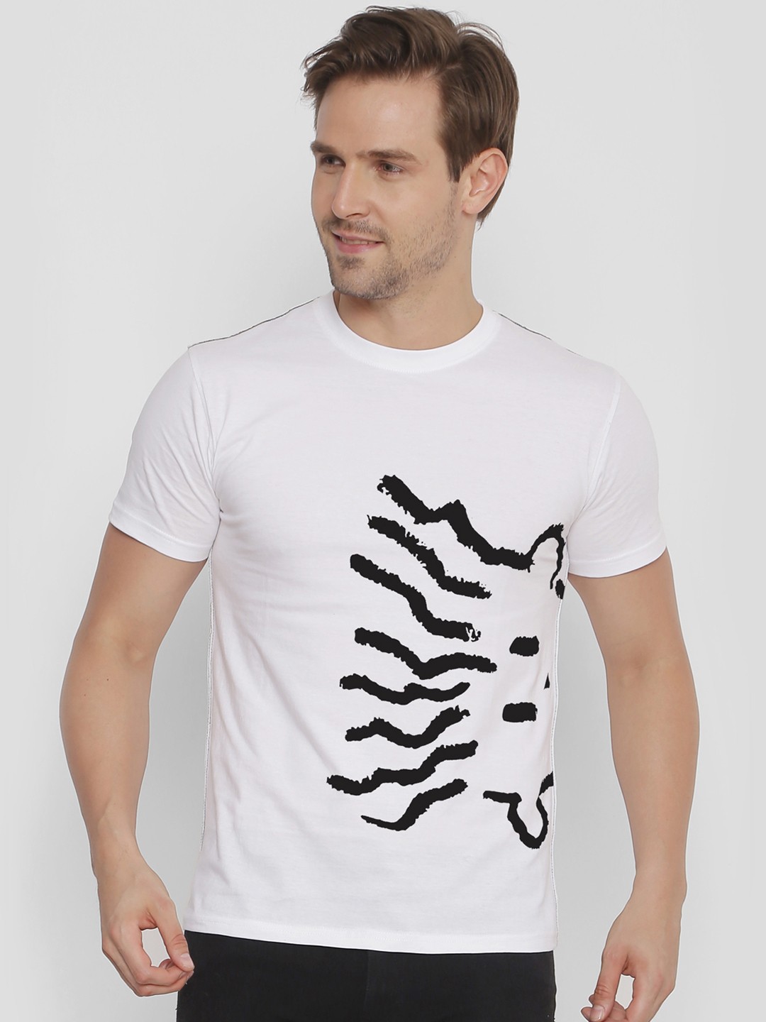 

FIDO DIDO Men White Printed Slim Fit Round Neck T-shirt