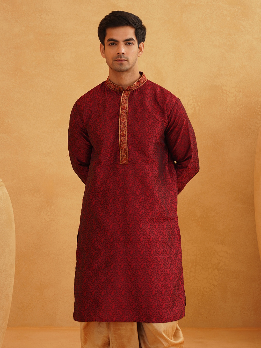 

SOJANYA Men Maroon Woven Design Straight Kurta