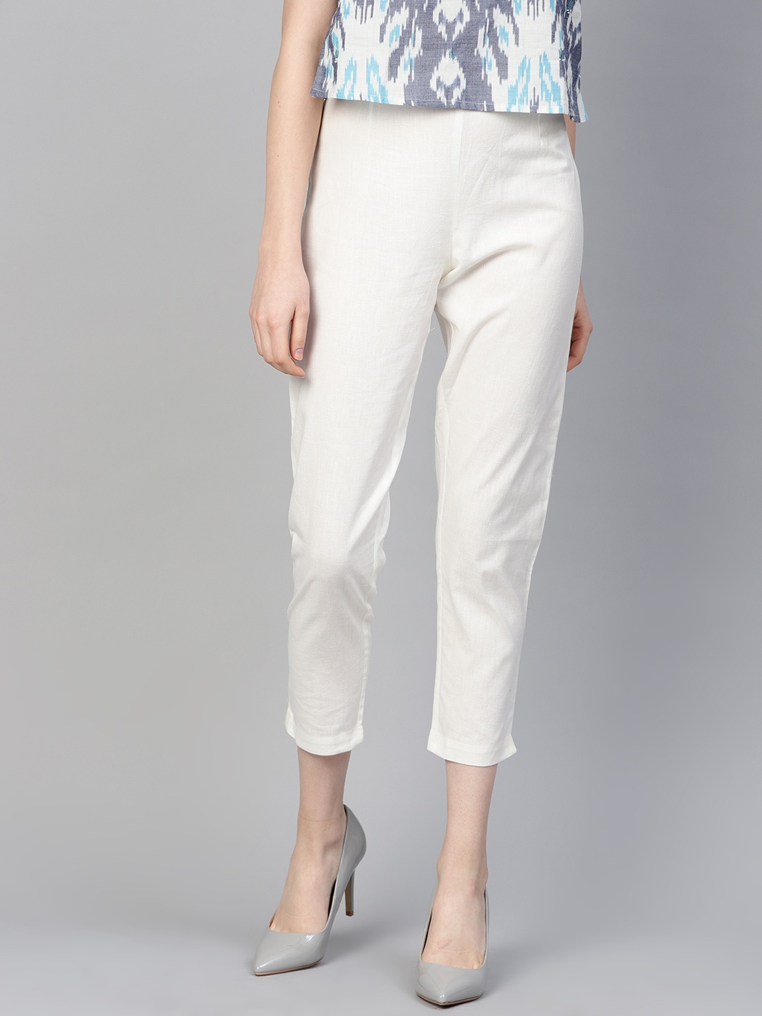 

W Women Off-White Regular Fit Solid Cropped Trousers
