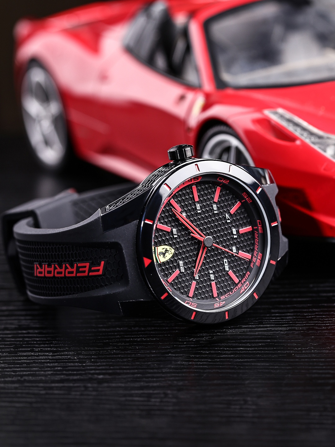 

SCUDERIA FERRARI Men Black & Red Analogue Watch 830245_OR