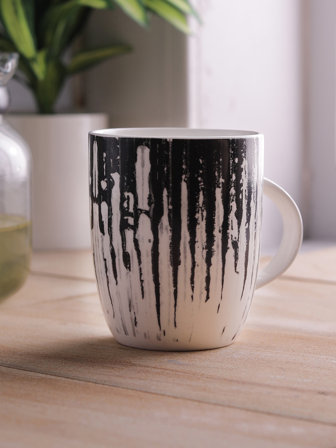 

CLAY CRAFT White & Black 4-Pieces Printed Bone China Cups Set