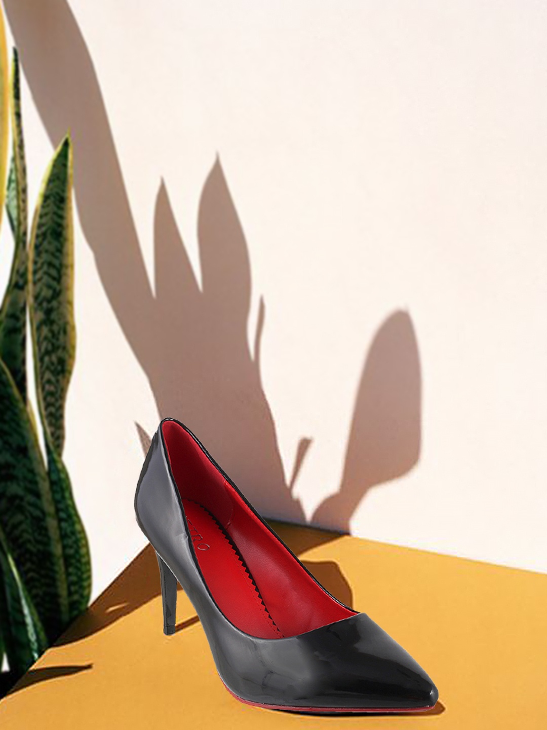 

Metro Women Black Solid Pumps