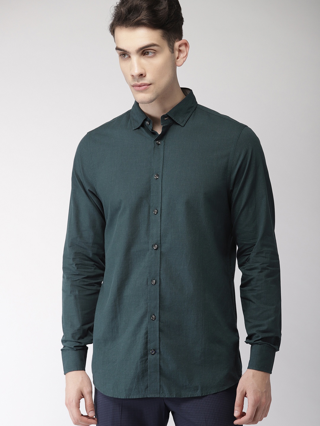 

Tommy Hilfiger Men Green Slim Fit Solid Casual Shirt