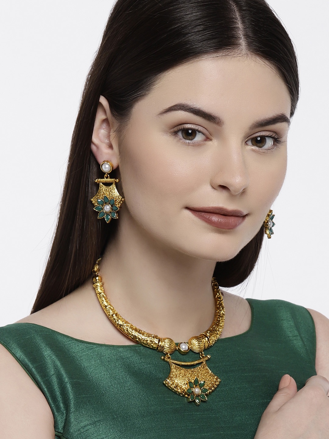 

Zaveri Pearls Gold-Toned Jewellery Set
