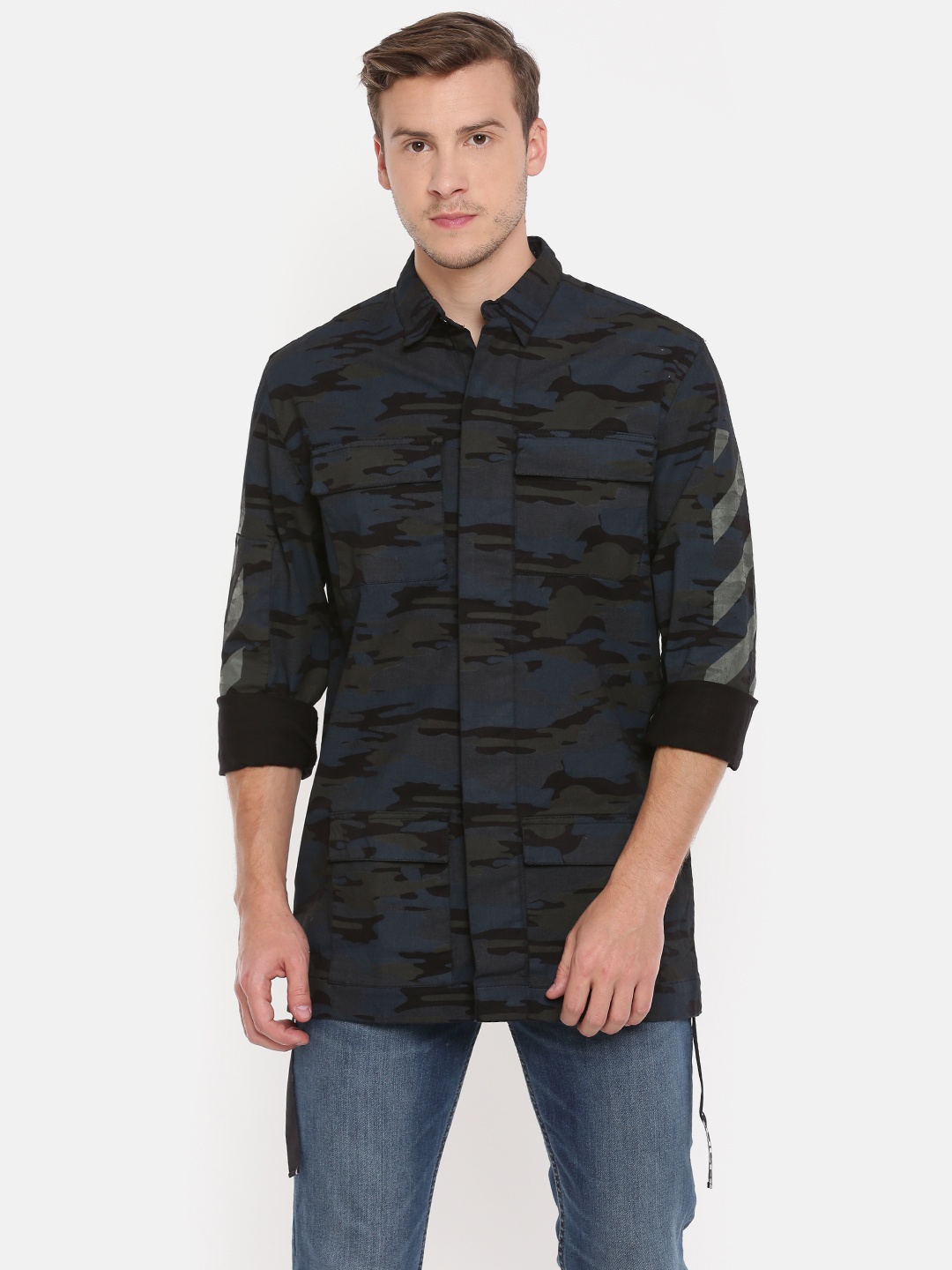 

SKULT by Shahid Kapoor Men Black & Blue Regular Fit Printed Casual Shirt