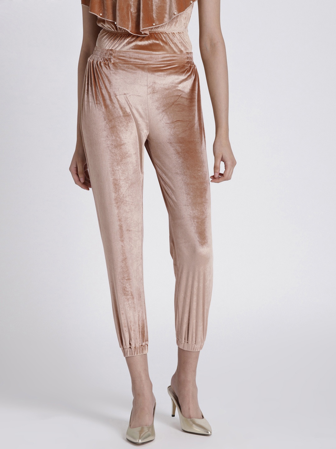 

SASSAFRAS Women Gold-Toned Tapered Fit Solid Velvet Joggers