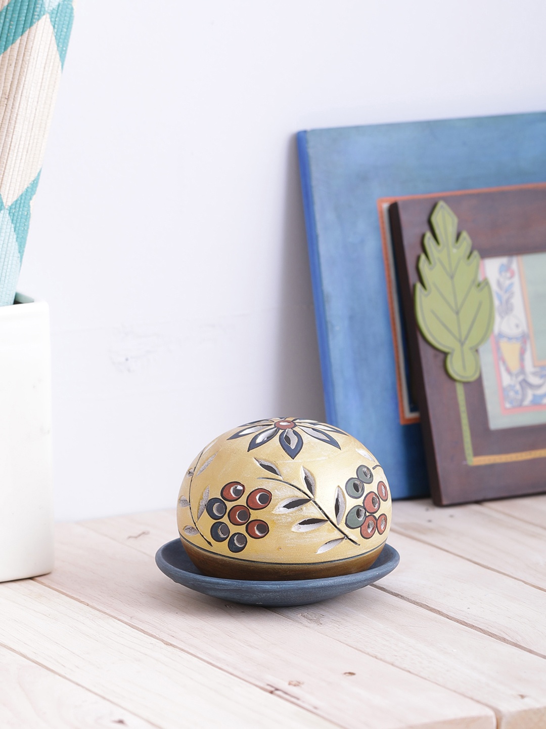 

VarEesha Gold-Toned Printed Hand Painted Terracotta Round Tea Light Diya Lantern