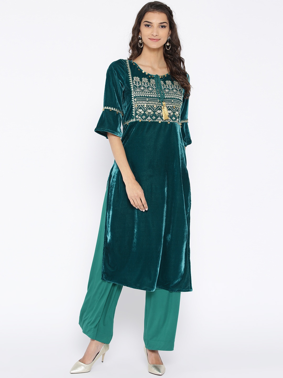 

AURELIA Women Green Velvet Finish Yoke Design Kurta with Palazzos