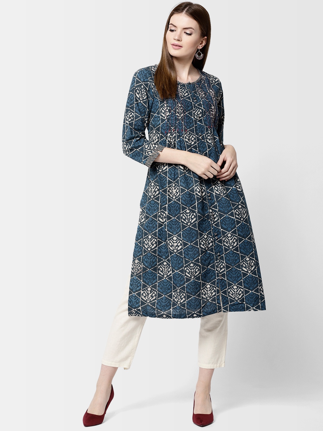 

Fabindia Women Navy Blue & White Handblock Print Slim Fit Straight Kurta