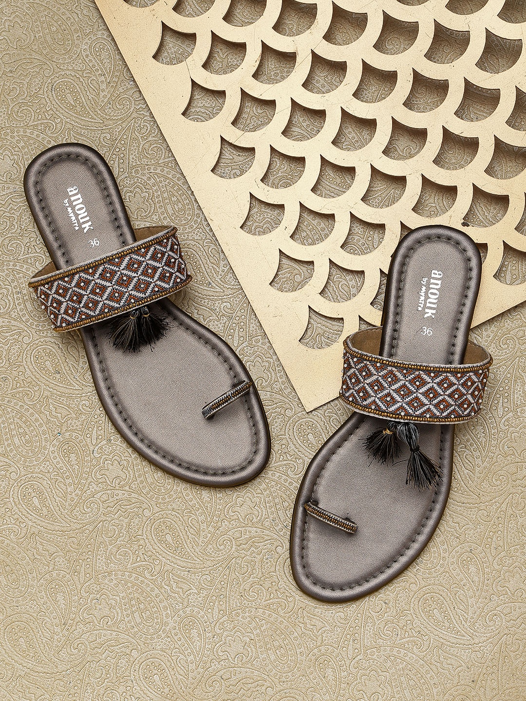 

Anouk Women Off-White & Grey Embroidered One Toe Flats