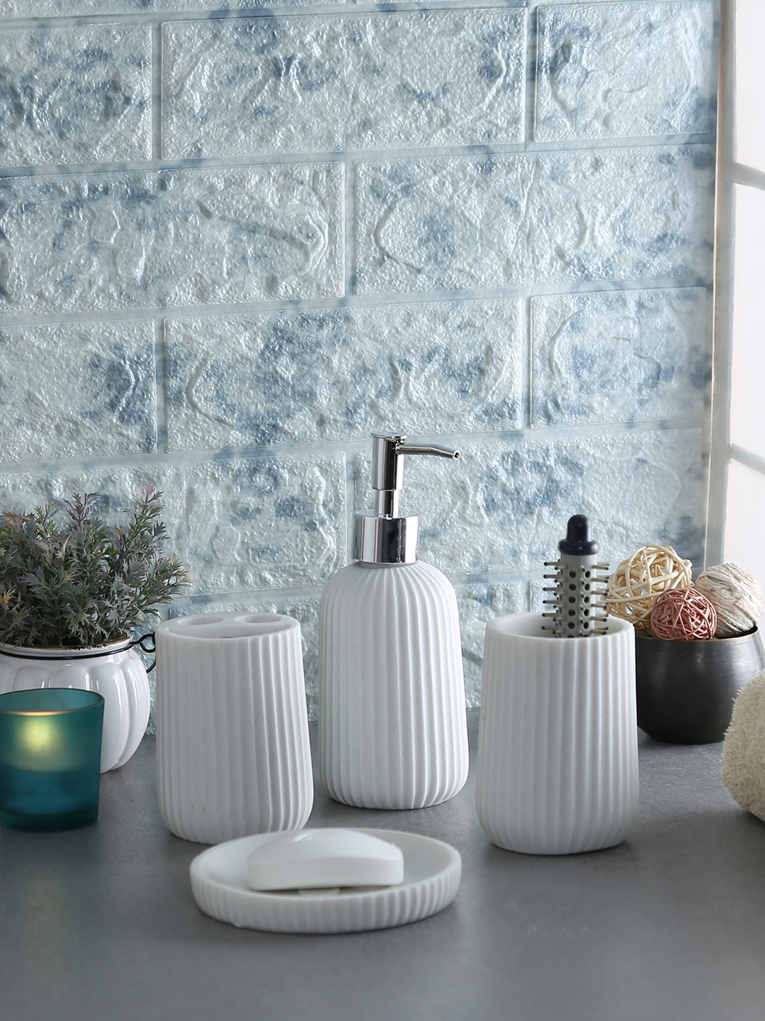 

Cortina Grey Set of 4 Bathroom Accessories, White