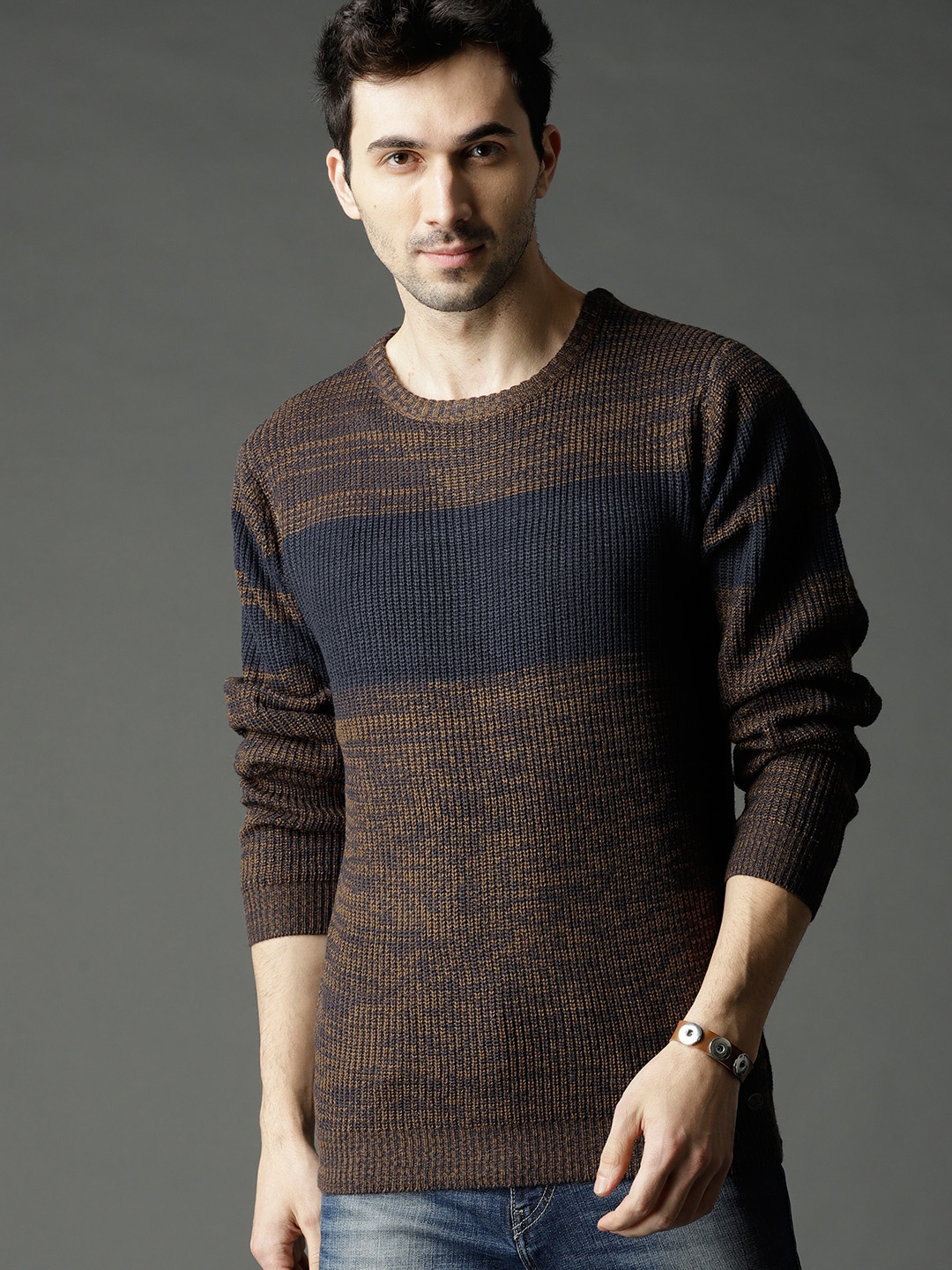 

Roadster Men Olive Green and Navy Blue Self-Design Pullover