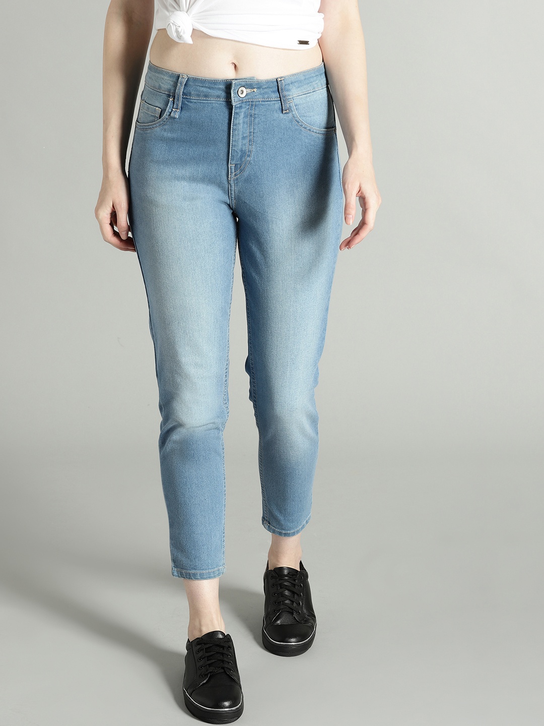 

Roadster Women Blue Skinny Fit Mid-Rise Clean Look Stretchable Cropped Jeans
