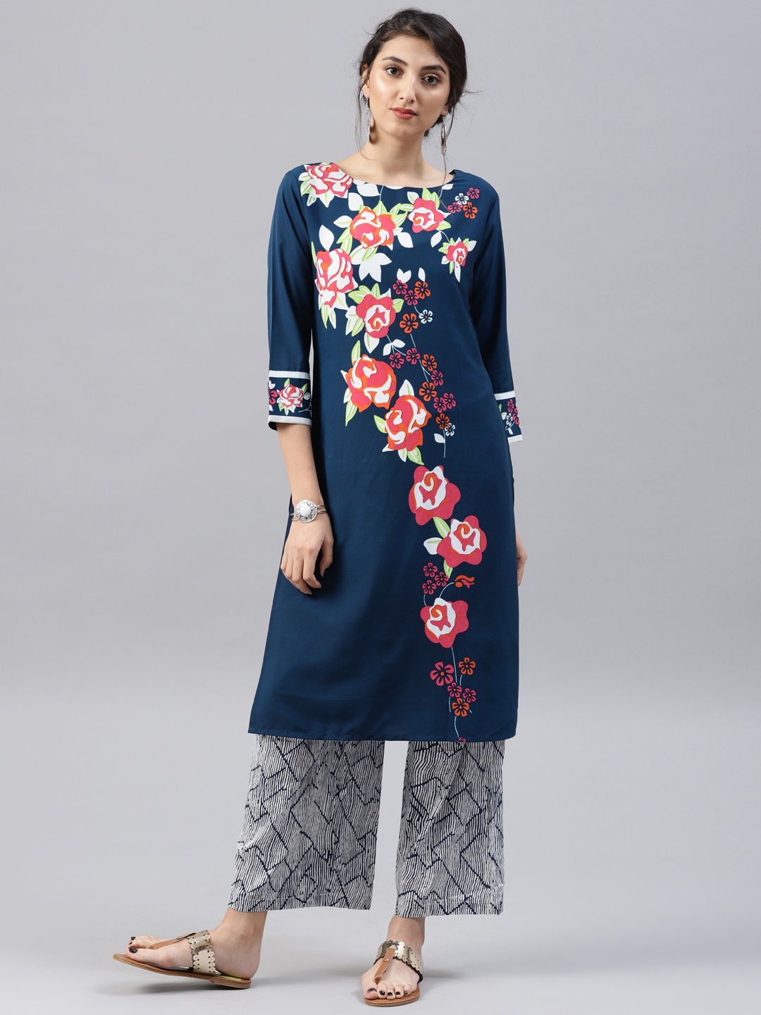 

AHIKA Women Navy & Pink Floral Print Straight Kurta, Navy blue