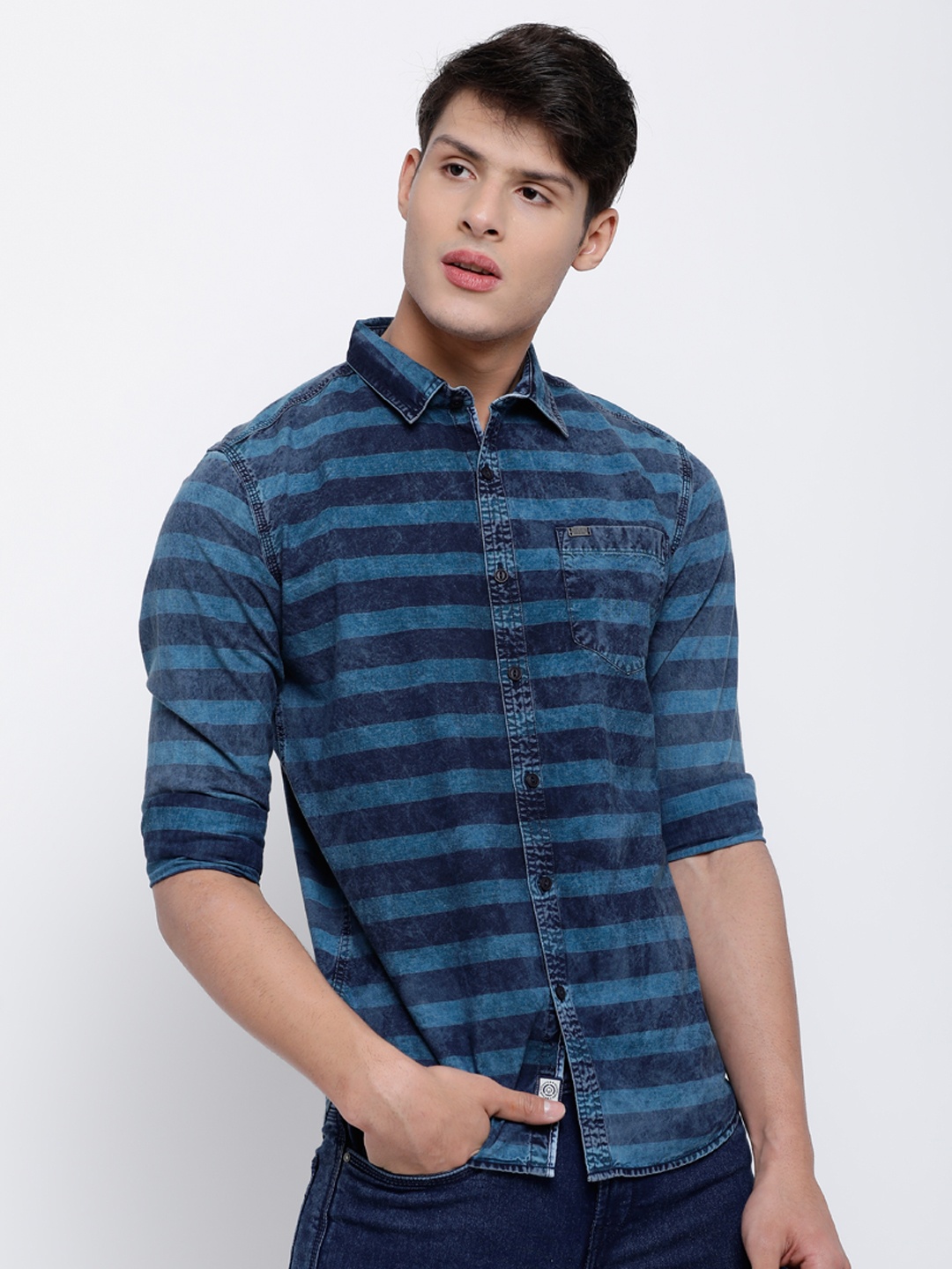 

LOCOMOTIVE Men Navy Blue & Green Slim Fit Striped Casual Shirt