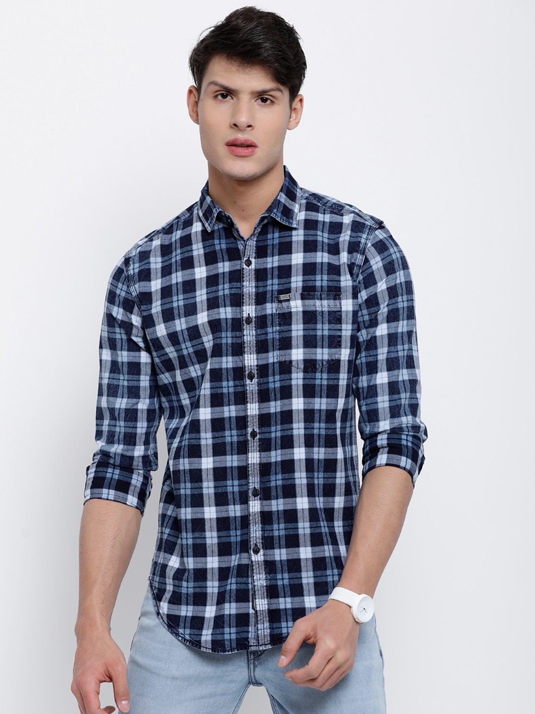 

LOCOMOTIVE Men Blue & Off-White Slim Fit Checked Casual Shirt