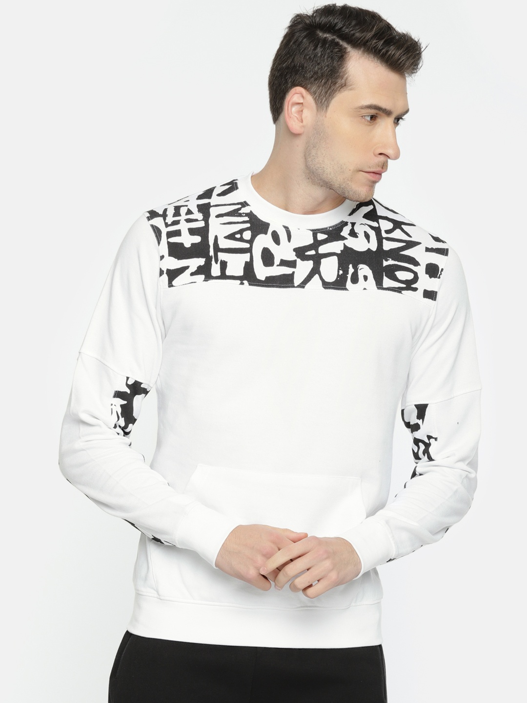 

ARISE Men White & Black Printed Sweatshirt