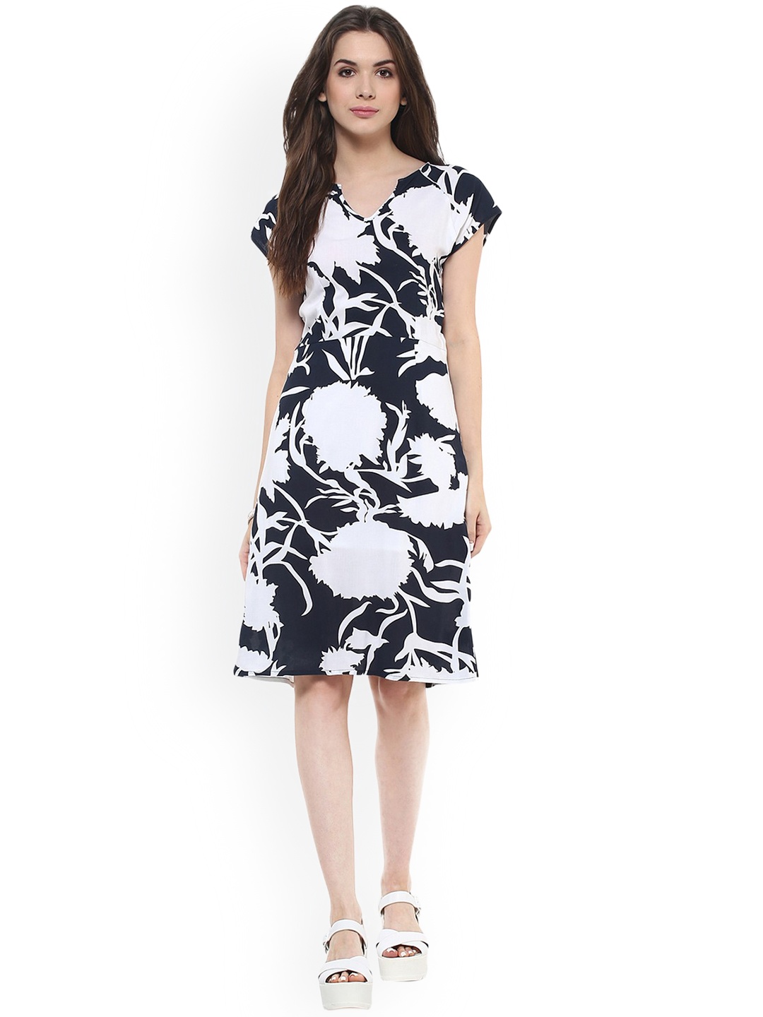 

Zima Leto Women Black & White Floral Print Fit and Flare Dress