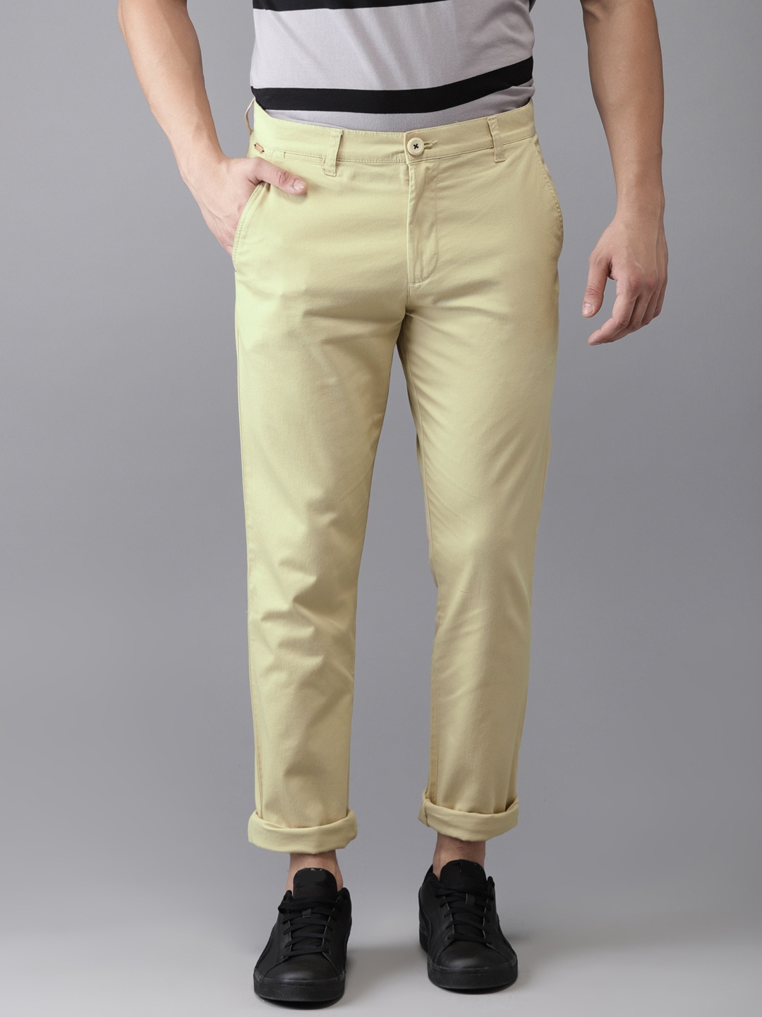 

The Indian Garage Co Men Beige Slim Fit Solid Chinos
