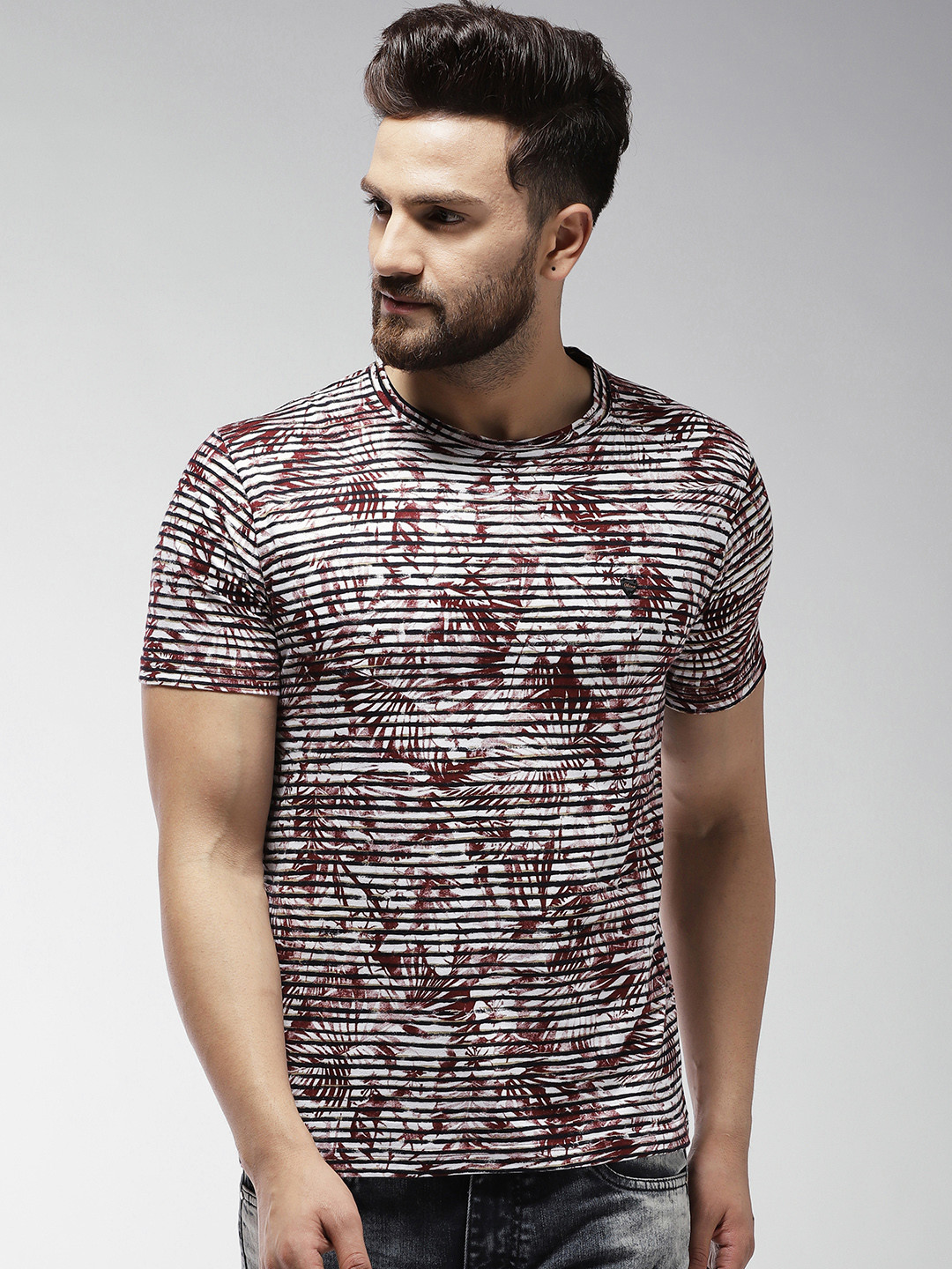 

Okane Men White Striped Round Neck T-shirt