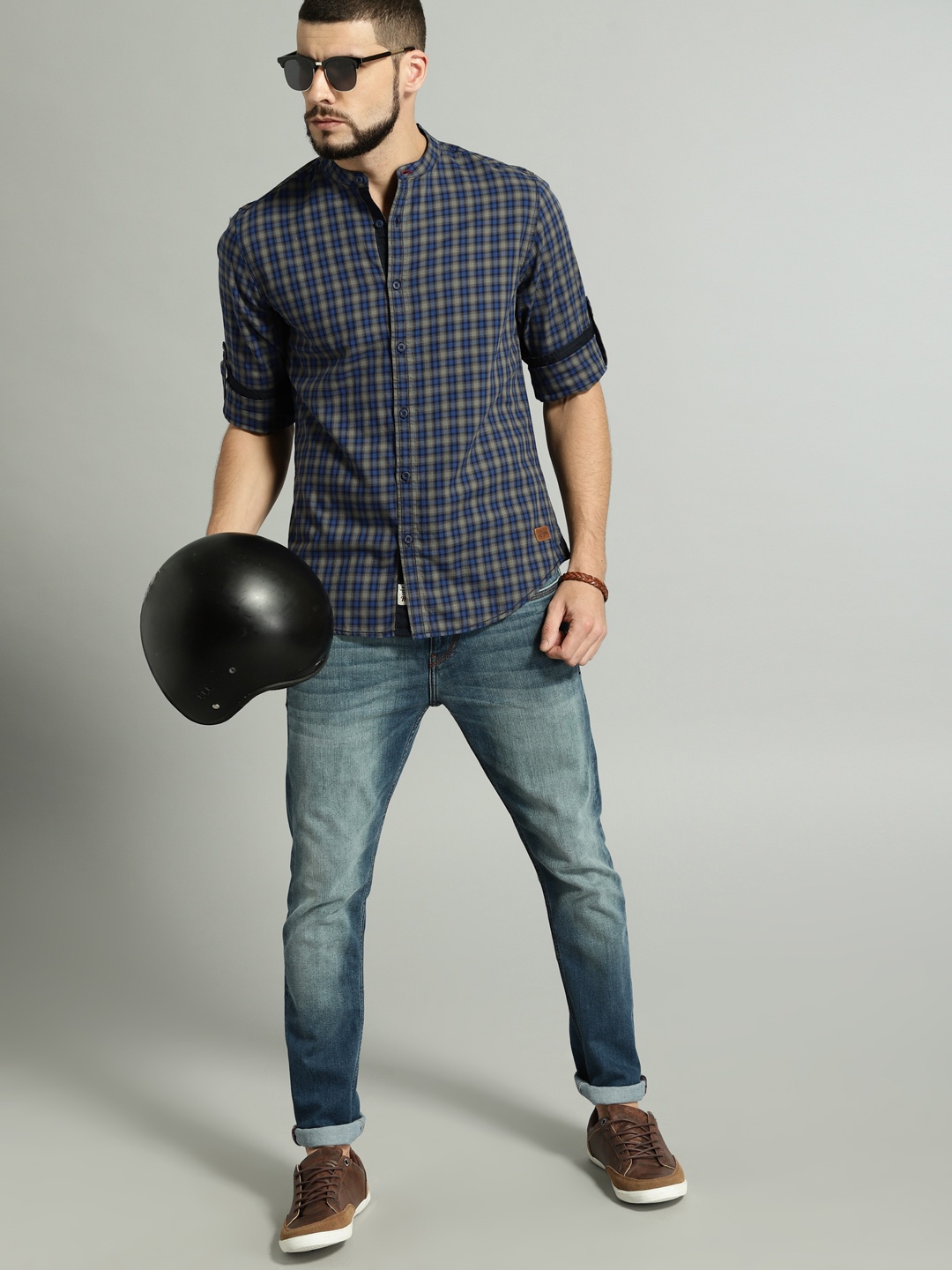 

Roadster Men Blue & Grey Regular Fit Checked Casual Shirt
