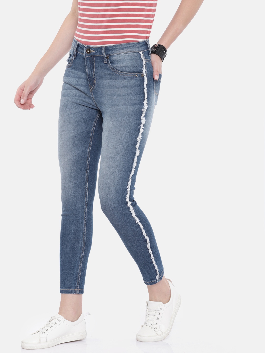 

Roadster Women Blue Skinny Fit Raw Side Seam Cropped Jeans