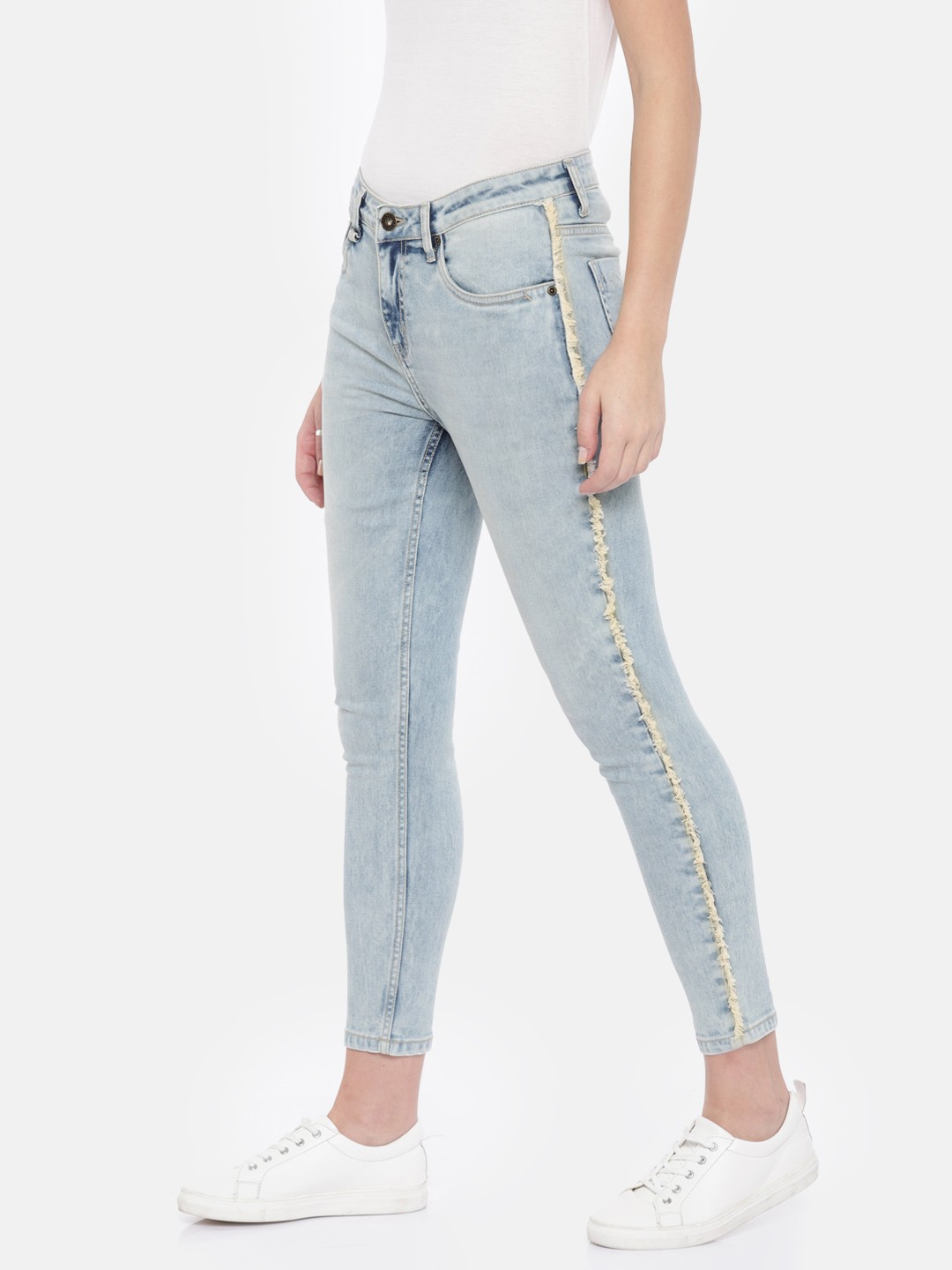 

Roadster Women Blue Skinny Fit Mid-Rise Clean Look RAW SIDE SEAM DENIM Cropped Jeans