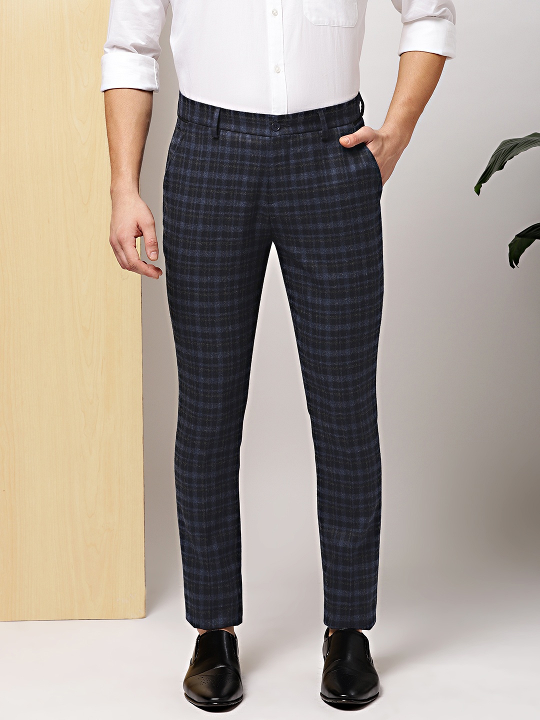 

INVICTUS Men Navy Blue Slim Fit Checked Formal Trousers