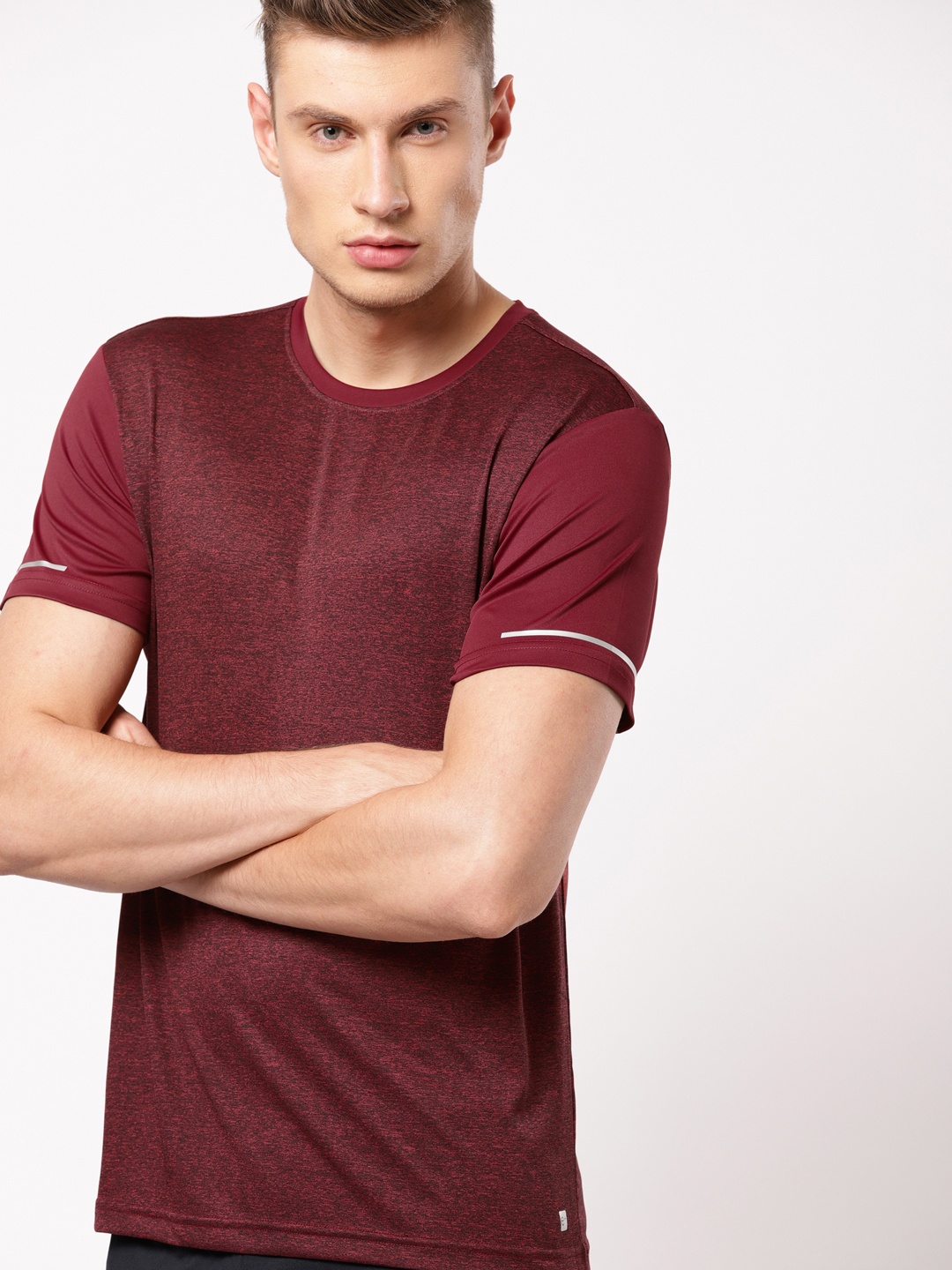 

ether e+ Men Maroon Solid Round Neck T-shirt e-Dry Technology