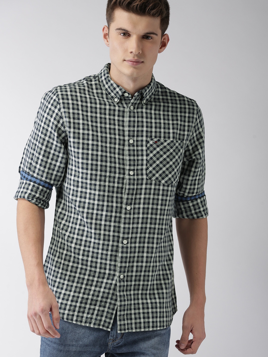 

Tommy Hilfiger Men Grey & White Regular Fit Checked Casual Shirt