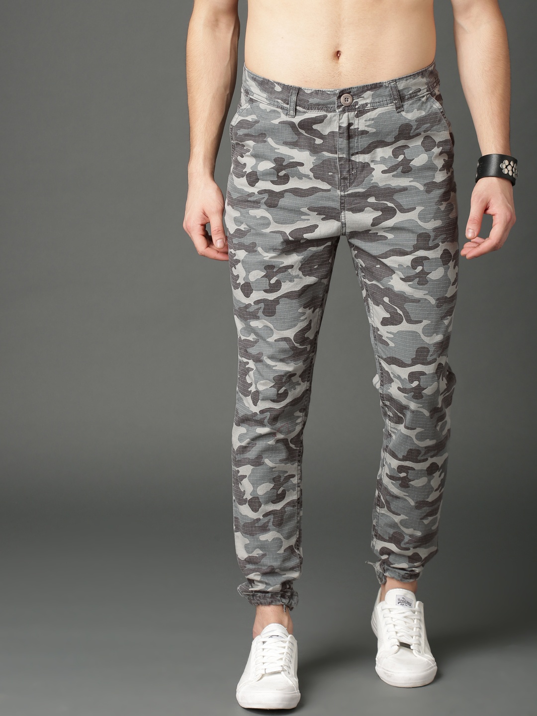 

Roadster Men Grey Camouflage Printed Trousers