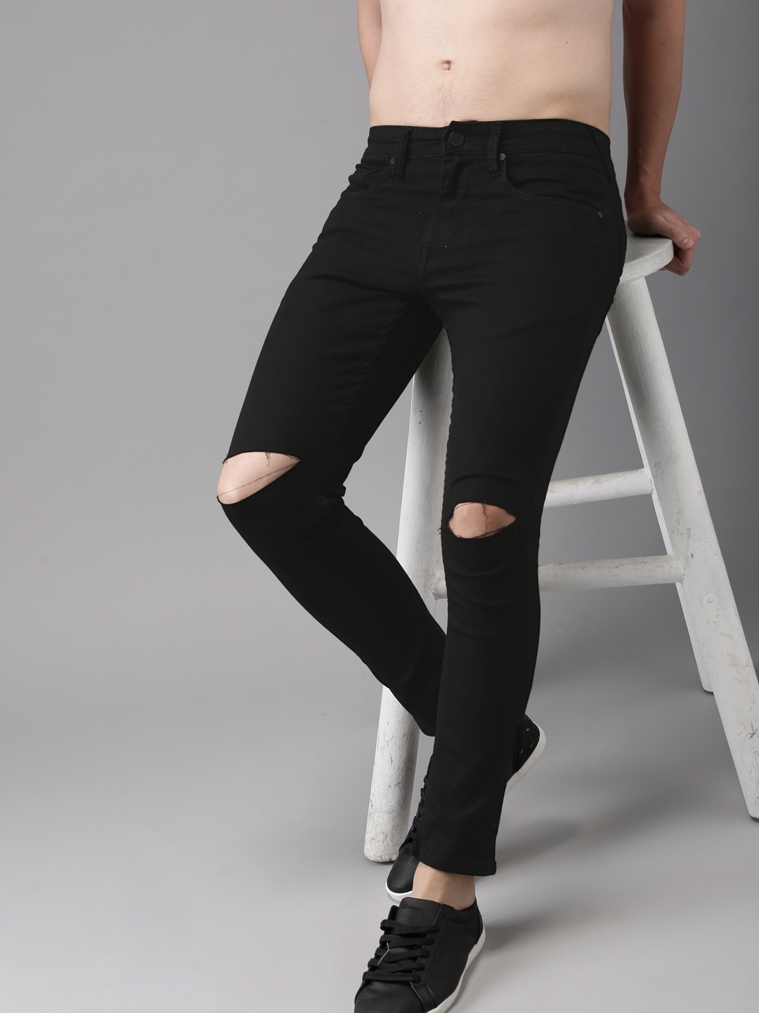 

HERE&NOW Men Black Skinny Fit Mid-Rise Slash Knee Stretchable Cropped Jeans