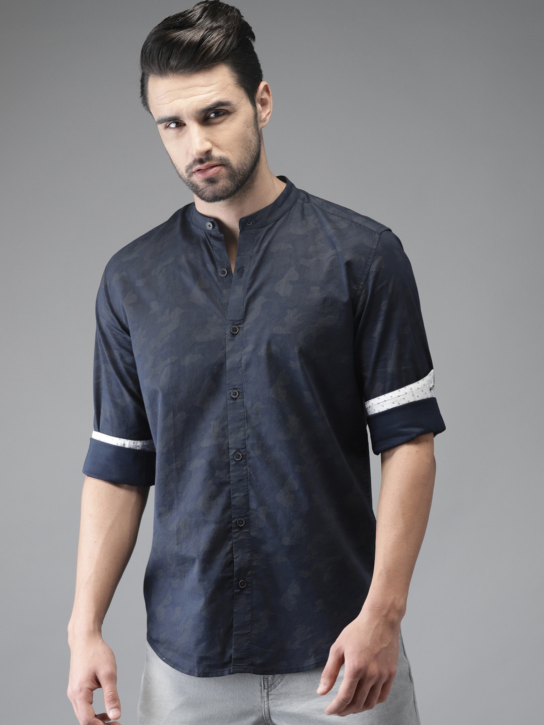 

Bene Kleed Men Navy Slim Fit Self-Design Casual Shirt, Navy blue
