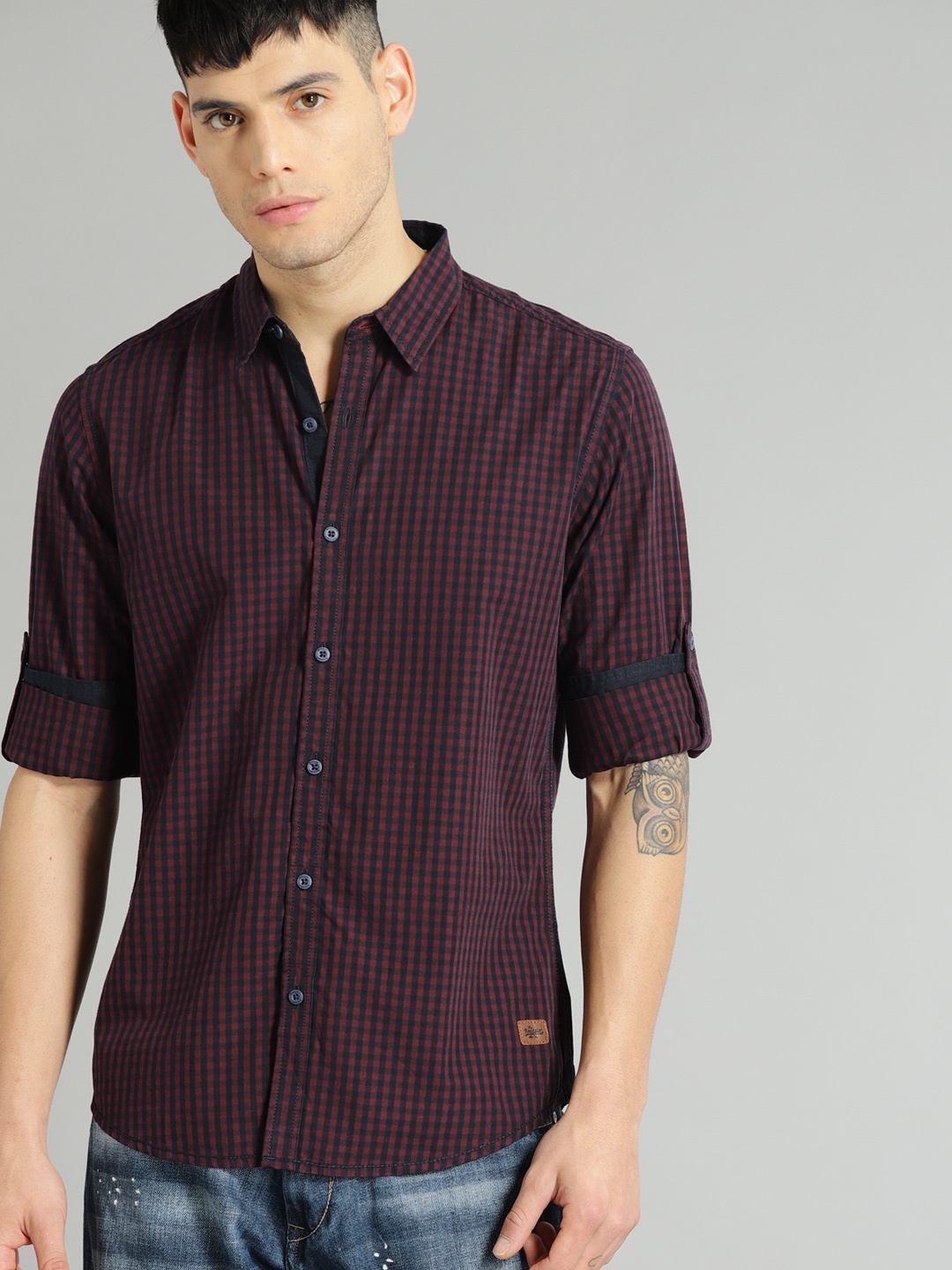 

Roadster Men Maroon & Navy Regular Fit Checked Casual Shirt