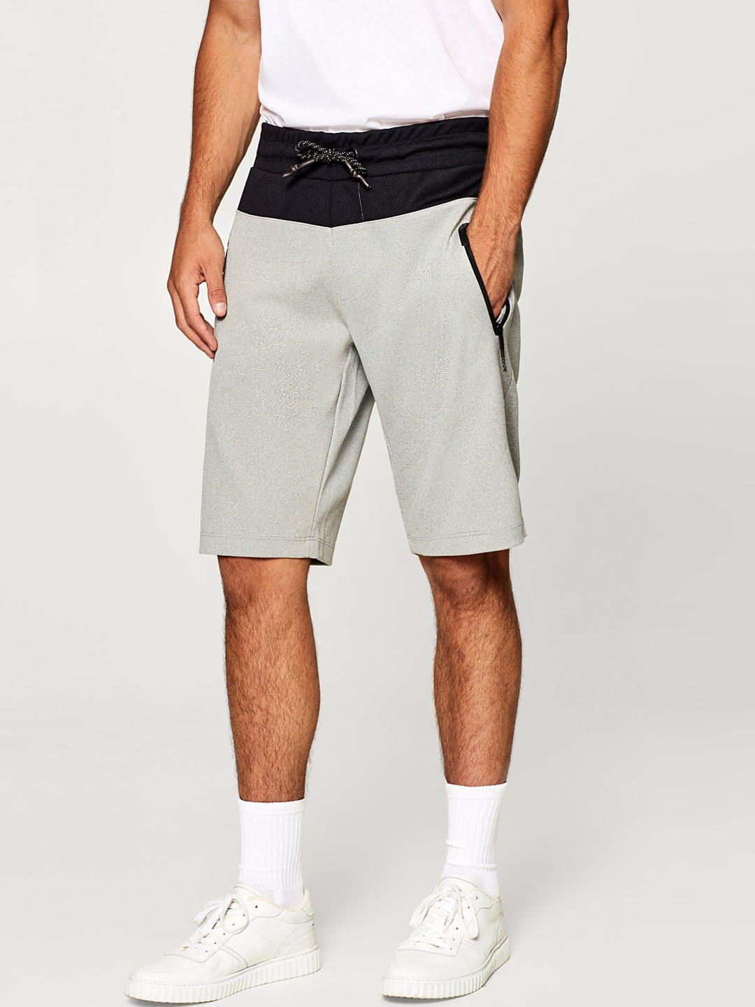 

ESPRIT Men Grey Solid Regular Fit Shorts