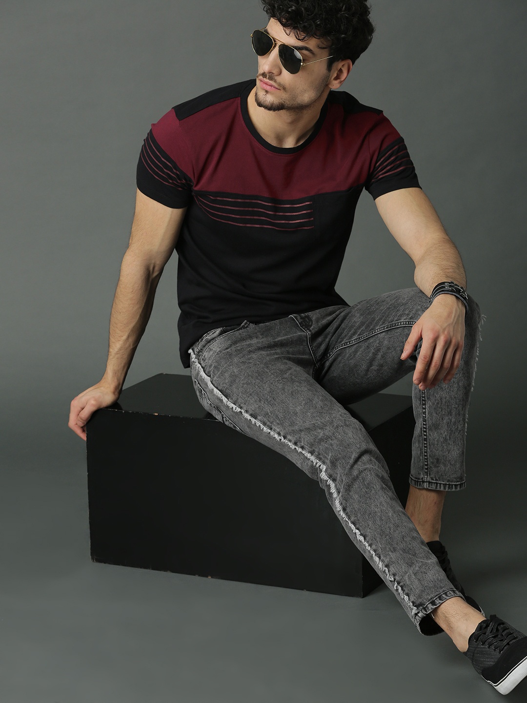 

Roadster Men Black & Maroon Colourblocked Round Neck T-shirt