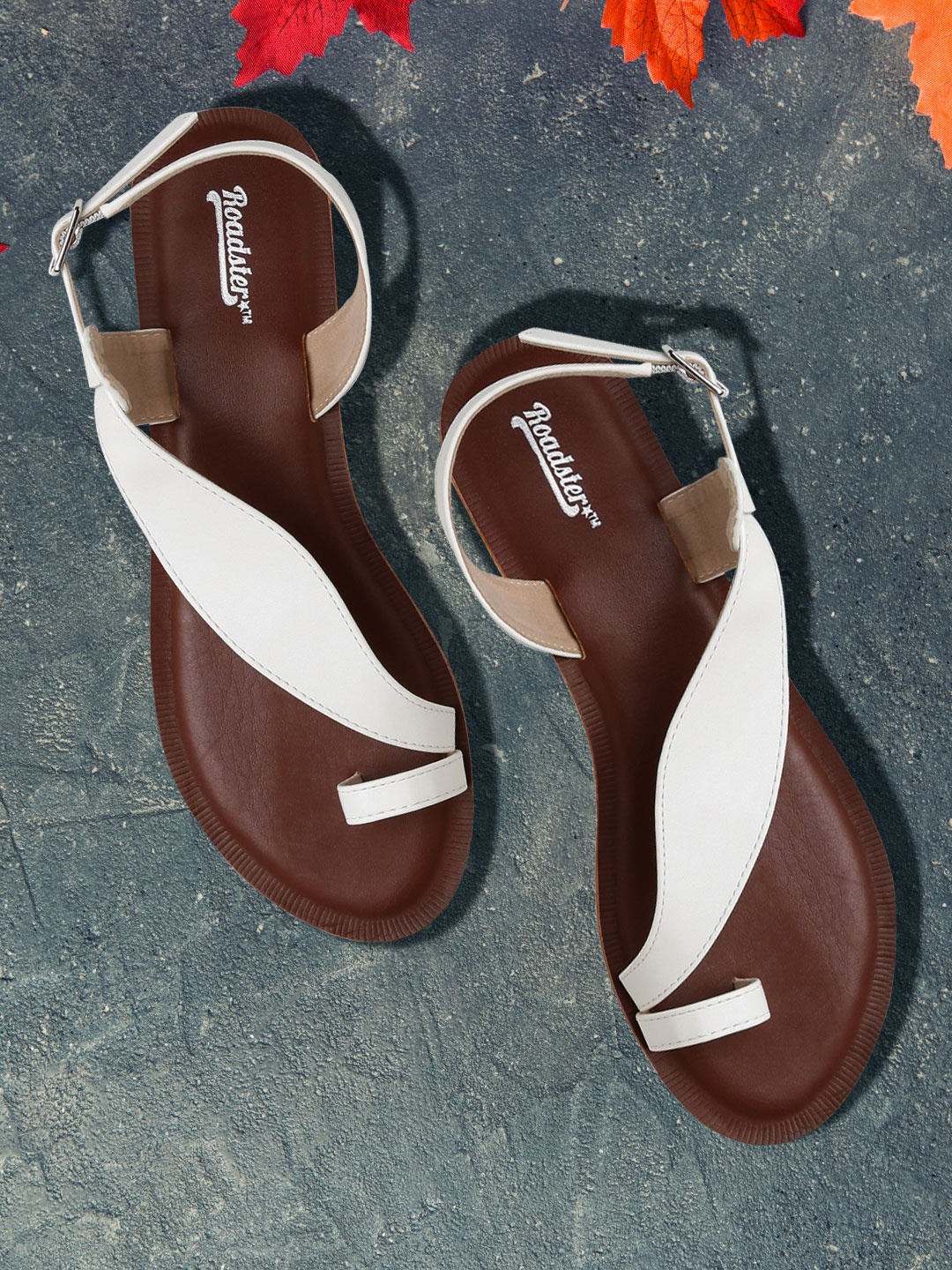 

Roadster Women White Solid One Toe Flats