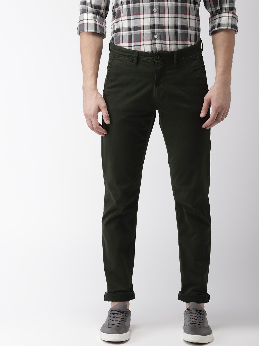 

Arrow Sport Men Olive Green Chrysler Tapered Fit Solid Chinos