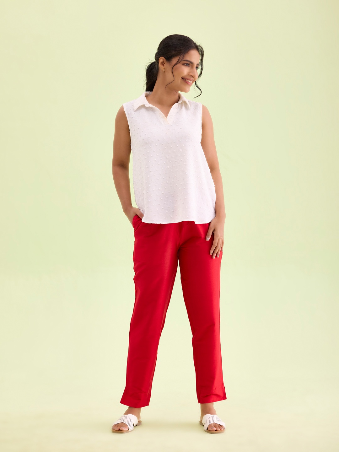 

Go Colors Women Red Tapered Fit Solid Cropped Regular Trousers