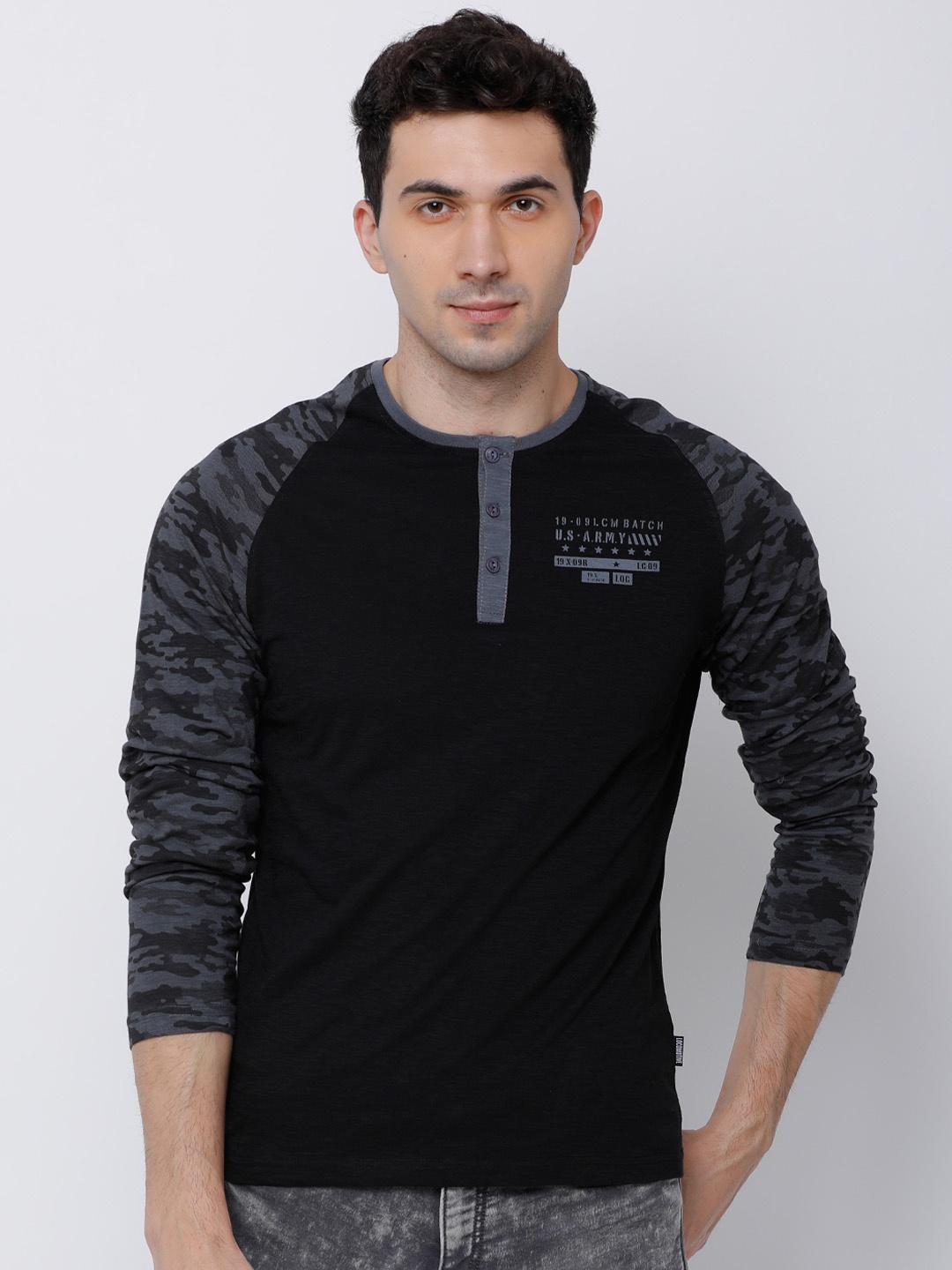 

LOCOMOTIVE Men Black Printed Henley Neck T-shirt