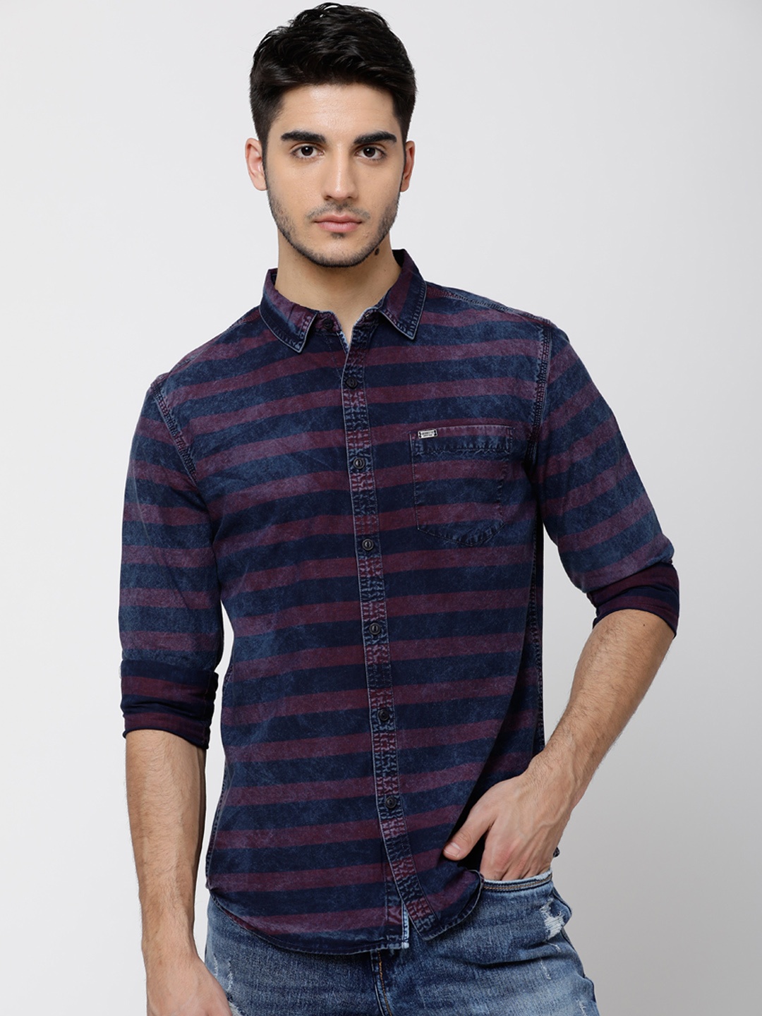 

LOCOMOTIVE Men Blue & Red Slim Fit Striped Casual Shirt