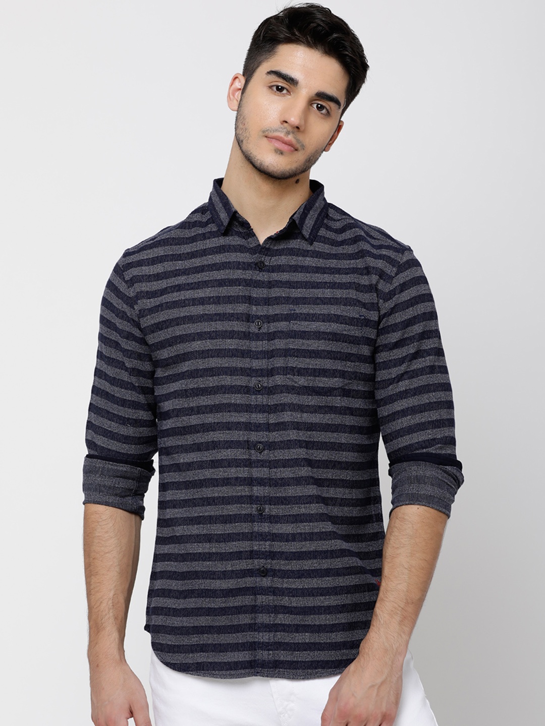 

LOCOMOTIVE Men Navy Blue Slim Fit Striped Casual Shirt