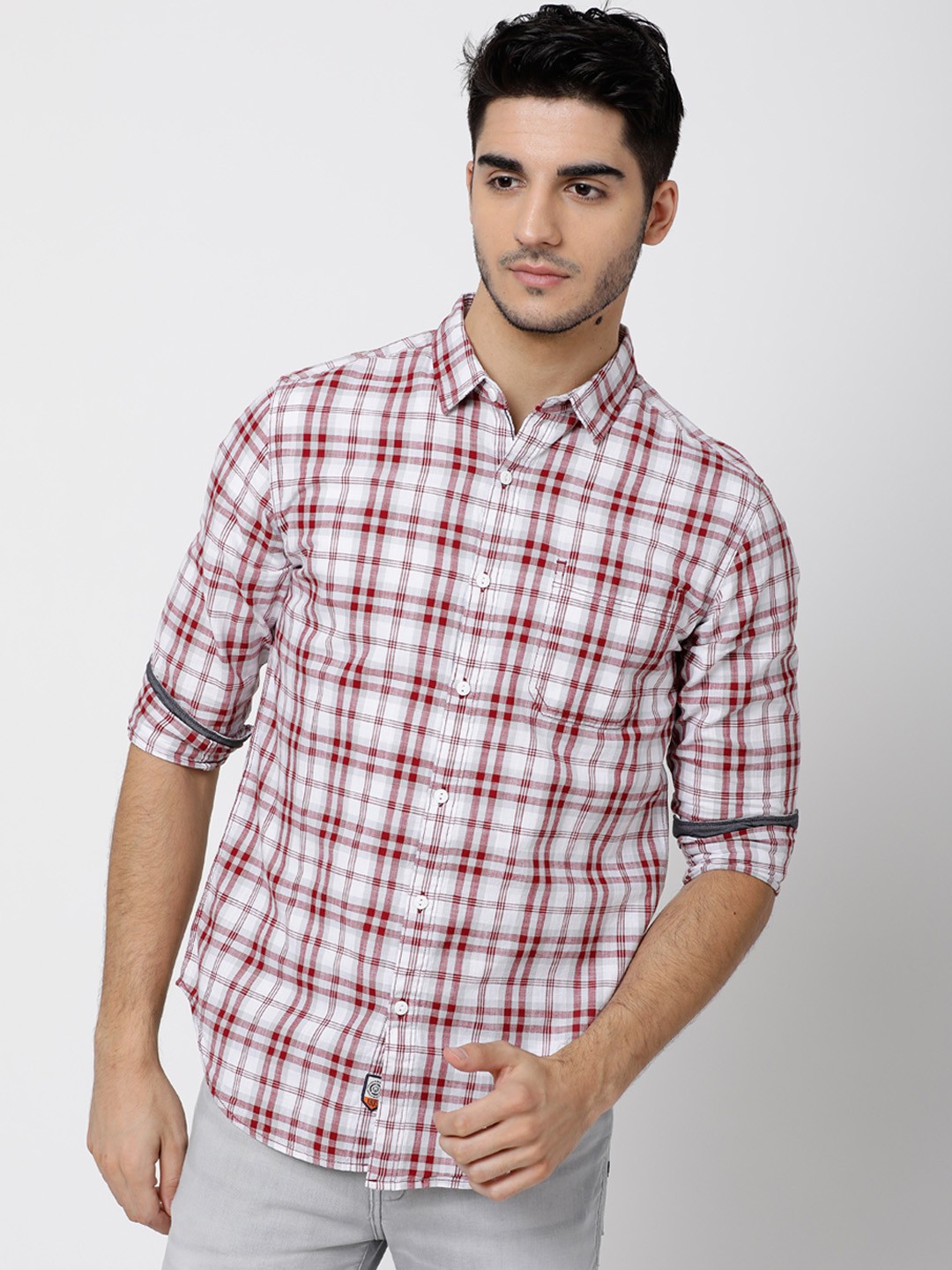 

LOCOMOTIVE Men White & Maroon Slim Fit Checked Casual Shirt