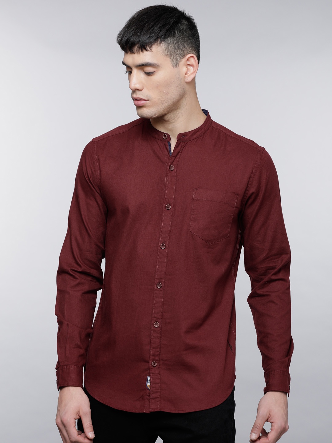 

LOCOMOTIVE Men Maroon Slim Fit Solid Casual Shirt