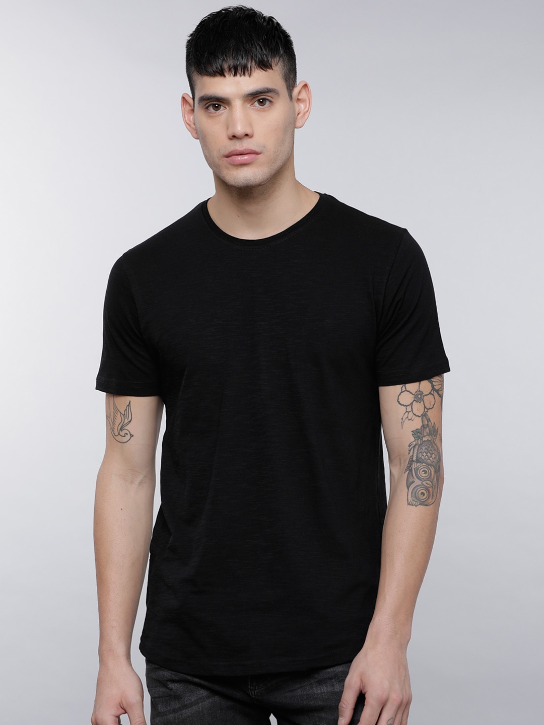 

LOCOMOTIVE Men Black Solid Round Neck T-shirt