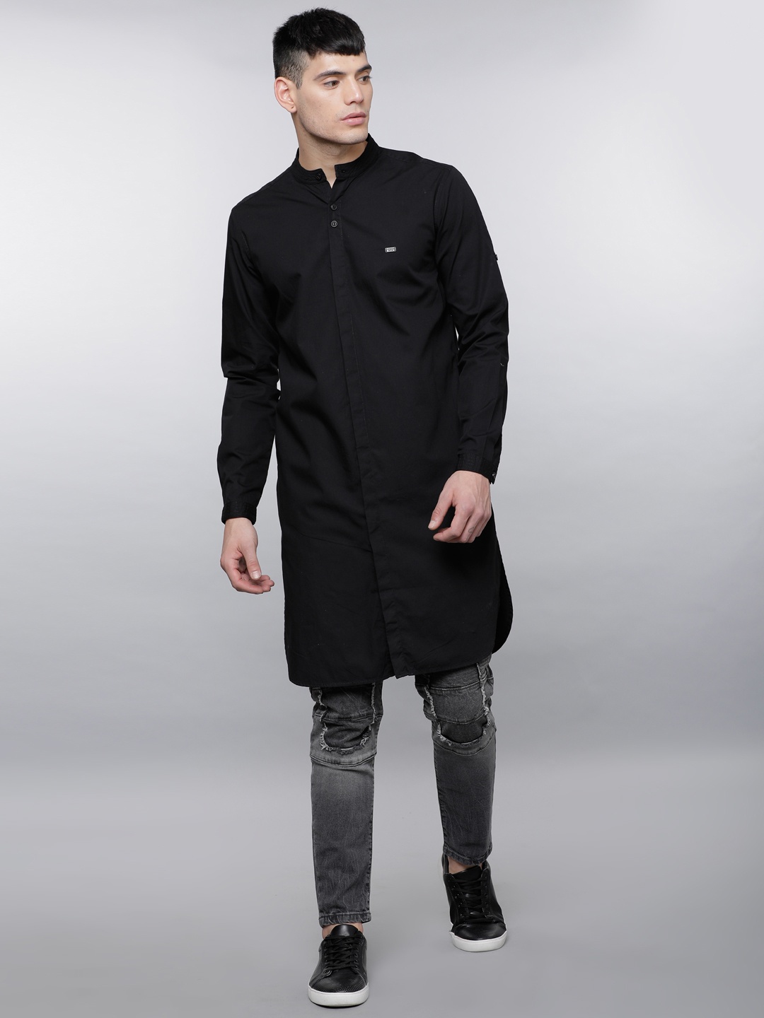 

LOCOMOTIVE Men Black Slim Fit Solid Casual Longline Shirt