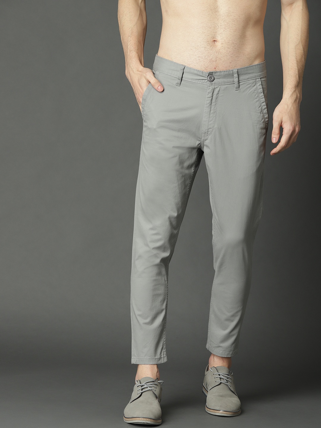

Roadster Men Grey Regular Fit Solid Regular Trousers