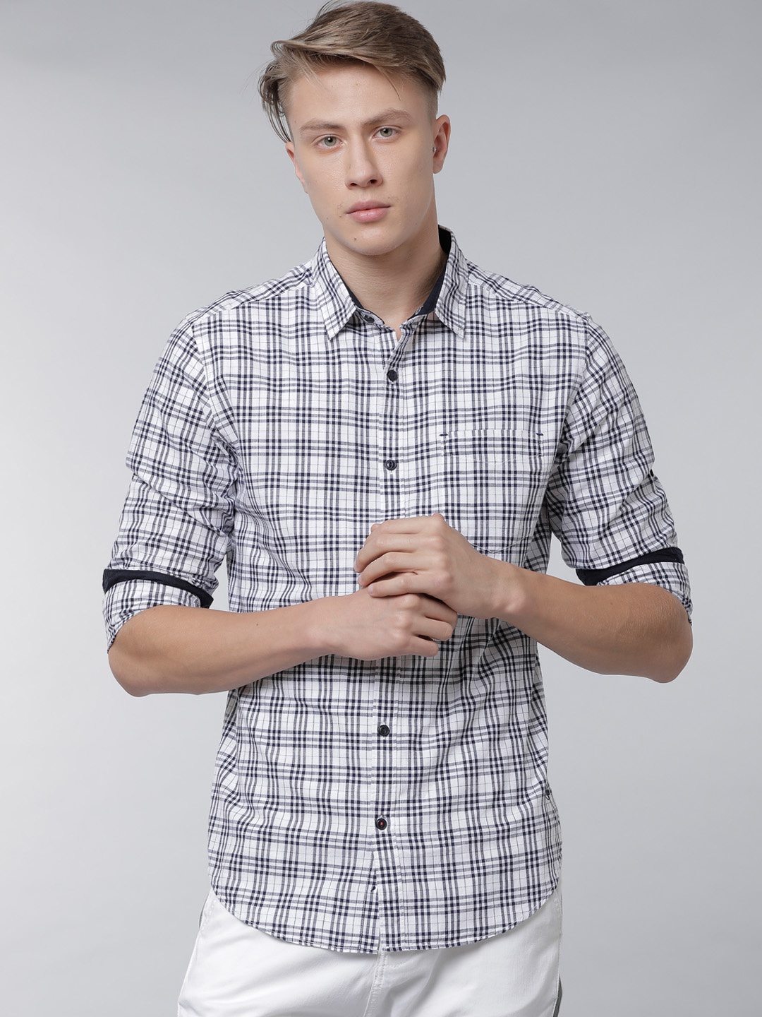 

LOCOMOTIVE Men White & Navy Blue Slim Fit Checked Casual Shirt