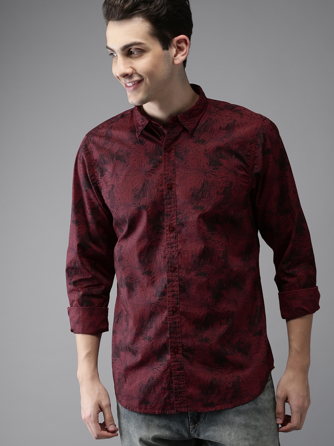 

HERE&NOW Men Maroon & Black Regular Fit Printed Casual Shirt